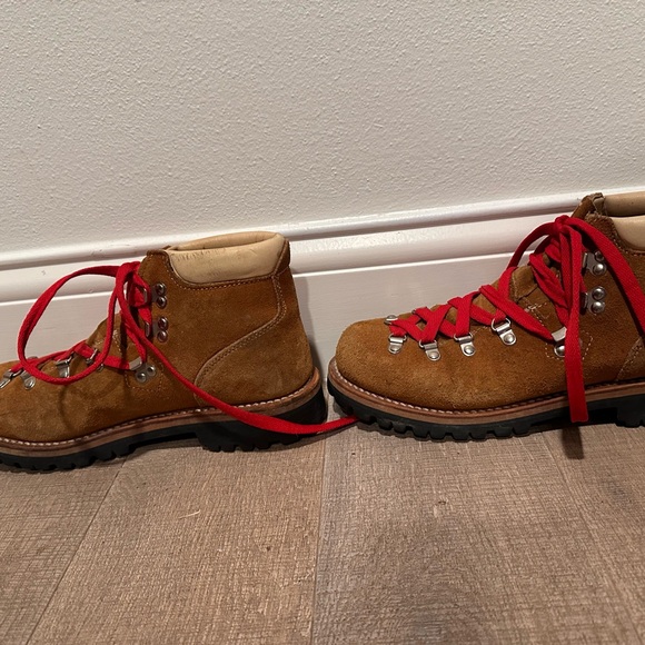 Montblanc Tan Boots with Red Laces - Picture 5 of 8